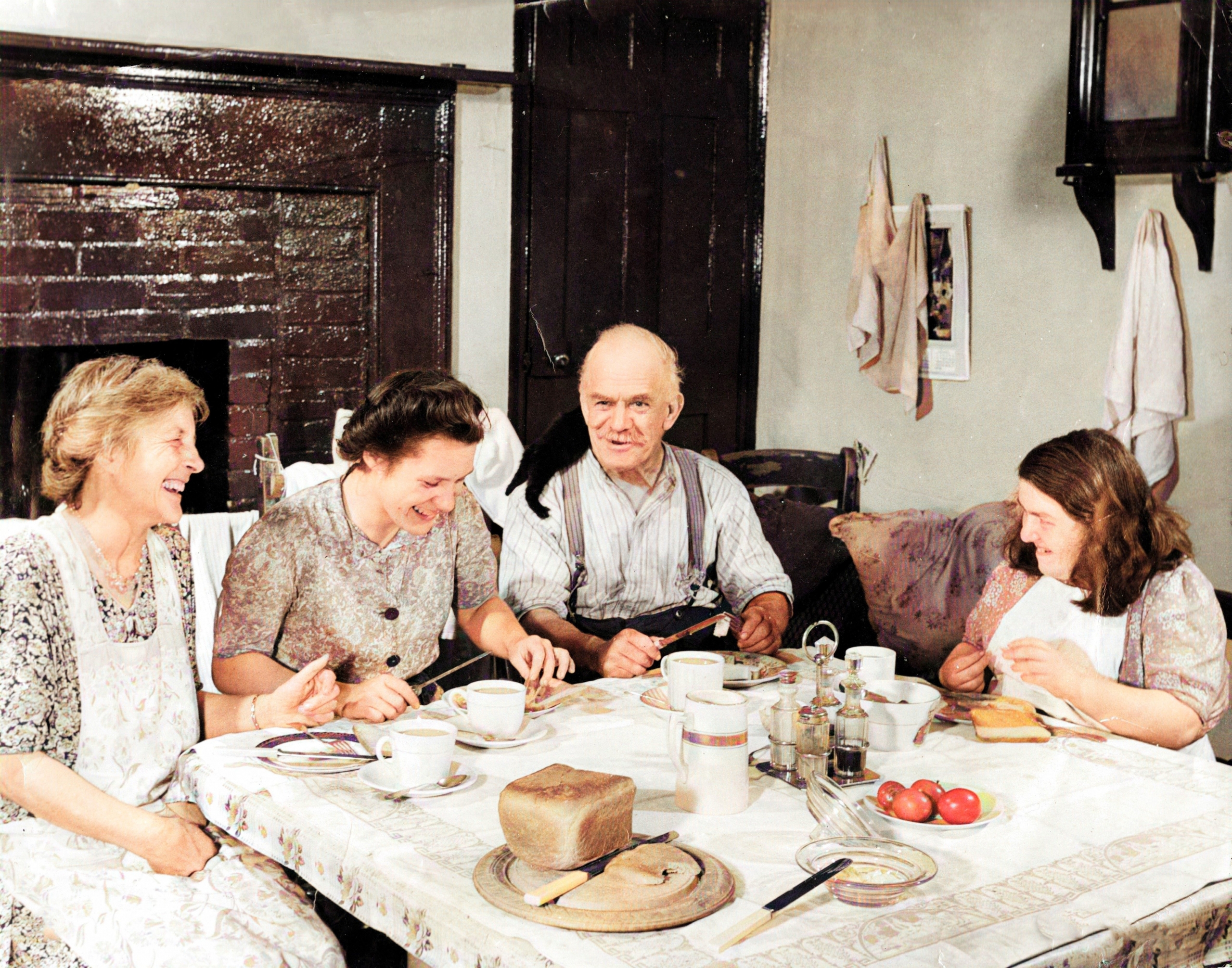 Colouring old Photographs with Artificial Intelligence